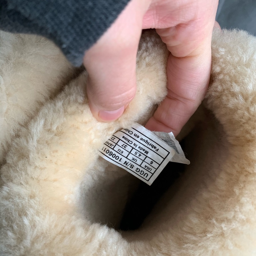 Uggs - Picture 5 of 7